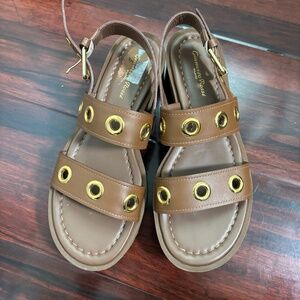 Gianvito Rossi Grommet Flatform Leather Sandals - size 39.5 / 9.5, like new!